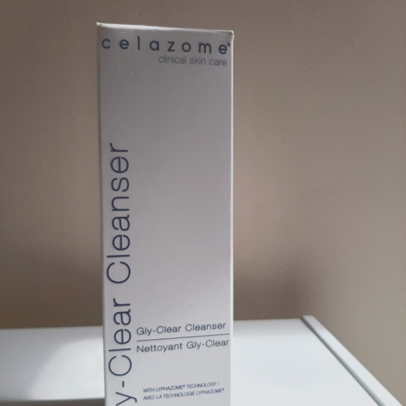 Skincare Primer and Cleanser - Picture 1 of 5